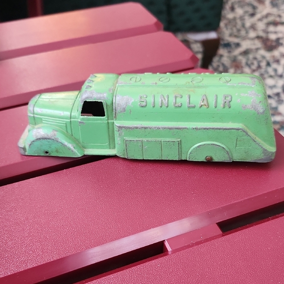 Tootsie Toy Other - Vintage Sinclair Metal Toy Tanker Truck